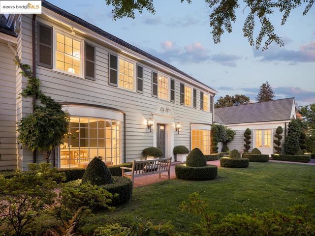 120 Hazel Ln, Piedmont CA: https://media.crmls.org/mediaz/26ff2fa6-4a3d-4412-91b6-89be10c8617f.jpg