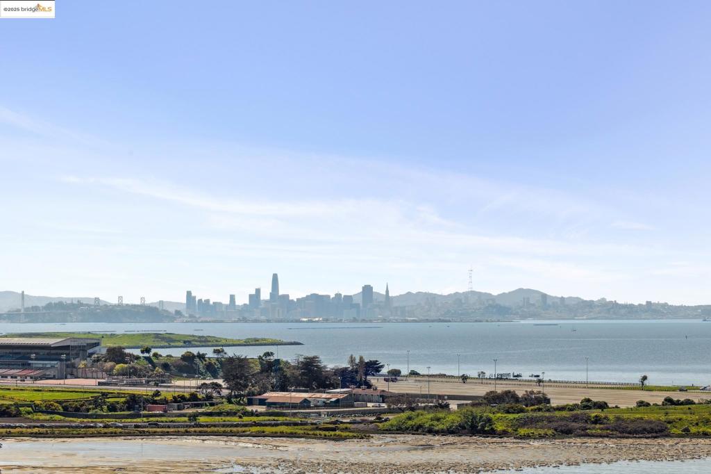 https://media.crmls.org/mediaz/26ff36e2-0c5e-4237-a860-36265518ab6d.jpg?preset=X-Large
