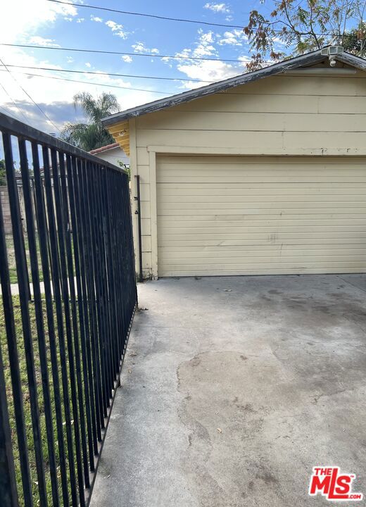 7231 Vanalden Avenue, Reseda CA: https://media.crmls.org/mediaz/26ff9793-b0cb-44ea-bc9a-9a85a7193d21.jpg