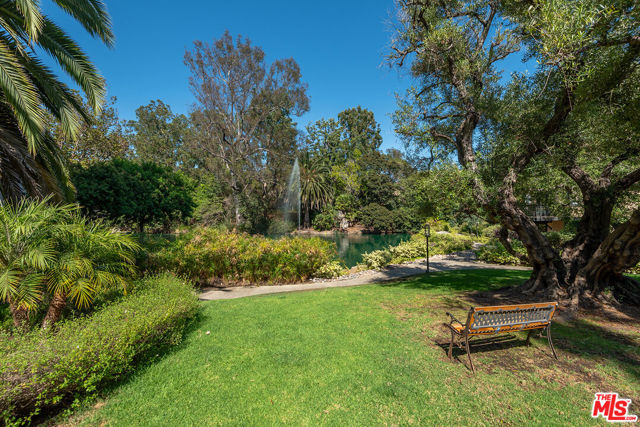 7211 Raintree Circle, Culver City CA: https://media.crmls.org/mediaz/26ffaa4b-92db-40c6-b542-221da0ce1a93.jpg