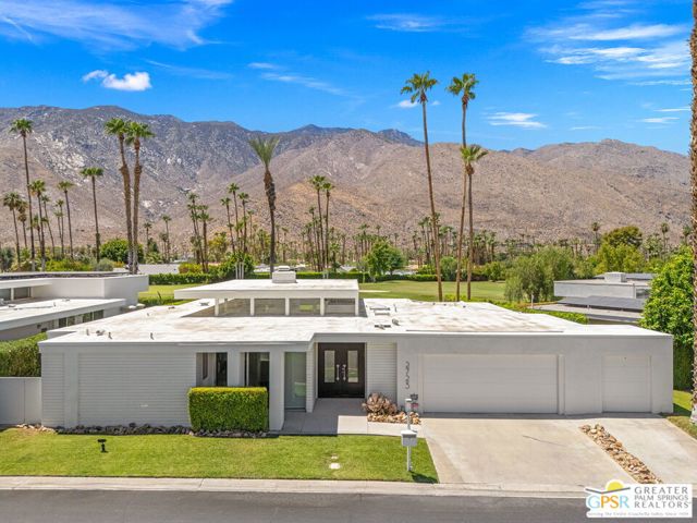 2723 S Kings Road, Palm Springs CA: https://media.crmls.org/mediaz/27003043-281a-42fd-92bc-235a53363d8d.jpg