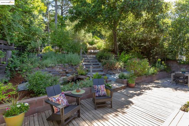 5801 Balboa Dr, Oakland CA: https://media.crmls.org/mediaz/2700d978-83e9-411c-92b8-d350538a5ecc.jpg