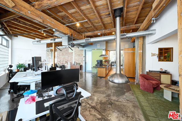 122 Mildred Avenue, Venice CA: https://media.crmls.org/mediaz/27012454-8f41-434d-ae2c-00f83aae9646.jpg
