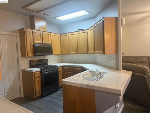 628 Norboe, Corcoran CA: https://media.crmls.org/mediaz/27014825-5aec-4242-85e6-ae1fba62a616.jpg