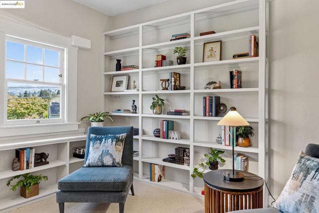 541 Boulevard Way, Piedmont CA: https://media.crmls.org/mediaz/270162b2-ead5-4ce7-b4b7-660235cc572b.jpg
