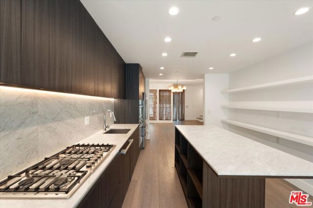 1345 Havenhurst Drive, West Hollywood CA: https://media.crmls.org/mediaz/27016e41-a3d7-4746-805a-7c42954748dd.jpg