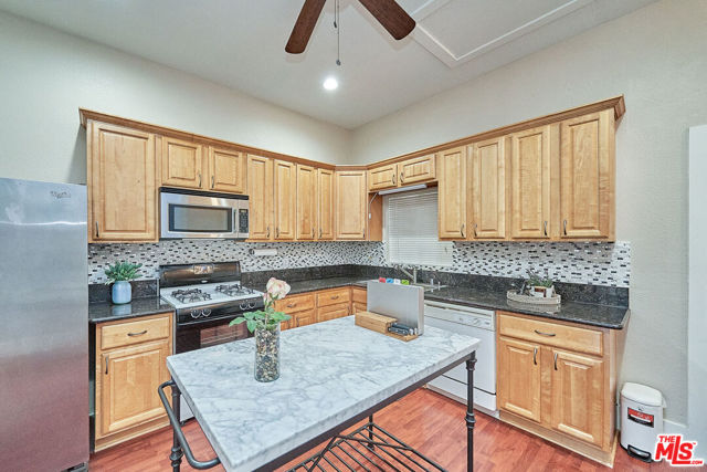 1224 Dewey Avenue, Los Angeles CA: https://media.crmls.org/mediaz/2701f675-5201-4dda-9a5c-bb3aa08c0ff0.jpg