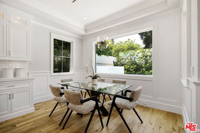 813 N Spaulding Avenue, Los Angeles CA: https://media.crmls.org/mediaz/27026ade-6115-4d9e-92e7-e008f84a5dad.jpg