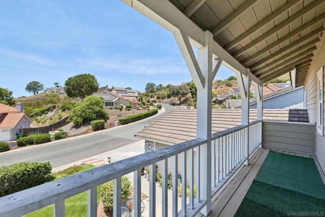 9233 Lethbridge Way, San Diego CA: https://media.crmls.org/mediaz/27027e40-987a-462c-9e1f-b5568545f40d.jpg