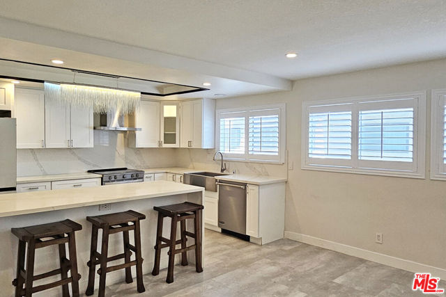 18130 Oxnard Street, Tarzana CA: https://media.crmls.org/mediaz/27028123-f811-4b40-bb4a-82df7e28a6f5.jpg