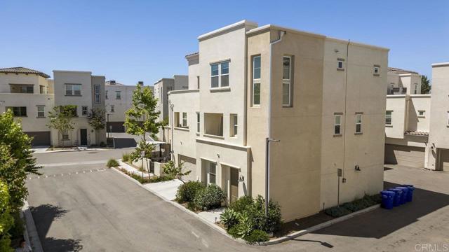 5140 Calle Sand Arch, San Diego CA: https://media.crmls.org/mediaz/2702ccdb-248d-46a2-8060-b37046921f1f.jpg