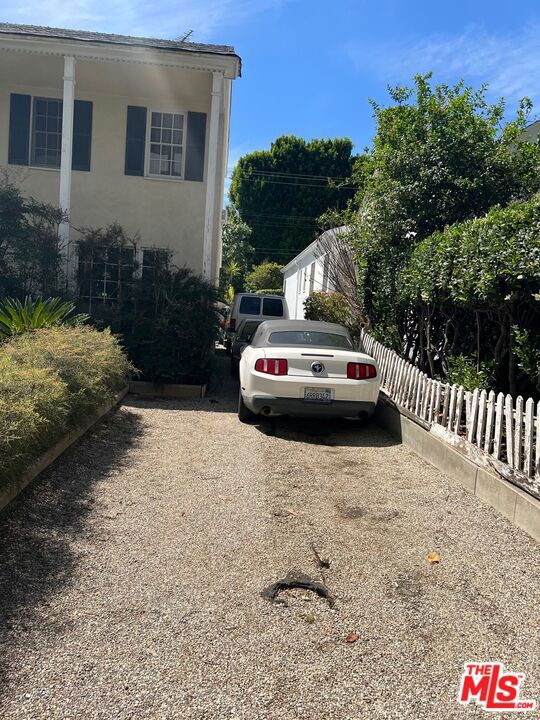 713 North DOHENY Drive photo 7