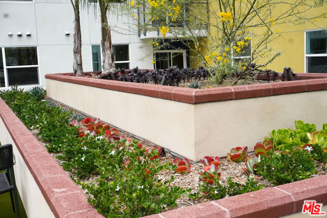 10568 Promenade Gateway, El Monte CA: https://media.crmls.org/mediaz/2702ce85-2caf-4d70-b192-baf7a09c0cfe.jpg