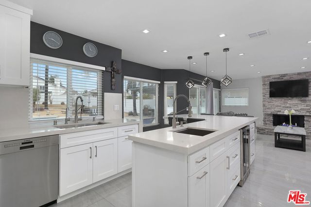 39665 Maple Leaf Court, Murrieta CA: https://media.crmls.org/mediaz/270301fa-4459-4e10-a1e8-7657ab55b658.jpg