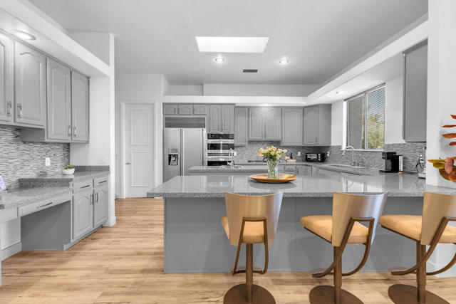 29 El Roble Court, Rancho Mirage CA: https://media.crmls.org/mediaz/27031bdf-1b0c-4e53-b9bc-59f0b319d0a1.jpg