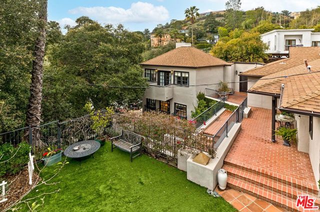 2770 La Castana Drive, Los Angeles CA: https://media.crmls.org/mediaz/27037e88-85c3-4987-af50-9ae34de27beb.jpg