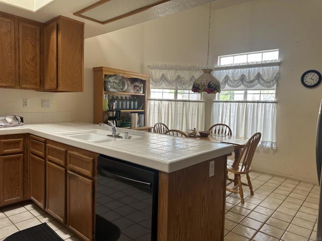 2884 Sage View Dr, Alpine CA: https://media.crmls.org/mediaz/2703c299-a749-49a0-9efb-e177521c4096.jpg