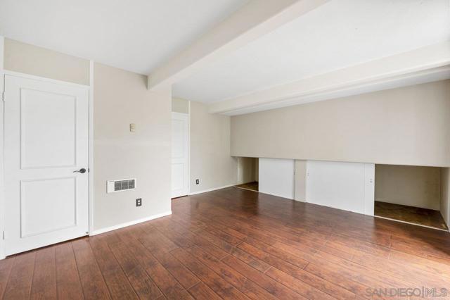 2402 Altisma Way, Carlsbad CA: https://media.crmls.org/mediaz/27041024-d028-4e0d-9848-cf26790582d8.jpg