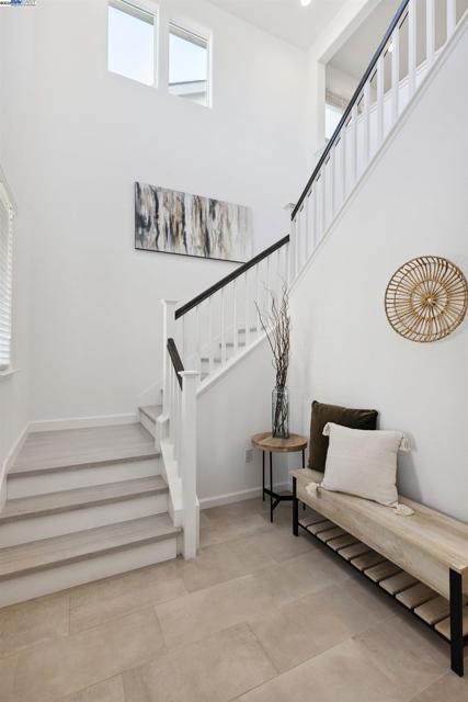 2209 Shiraz Cmn, Livermore CA: https://media.crmls.org/mediaz/270427b9-db8a-4753-acbd-a8cf7bbe893c.jpg
