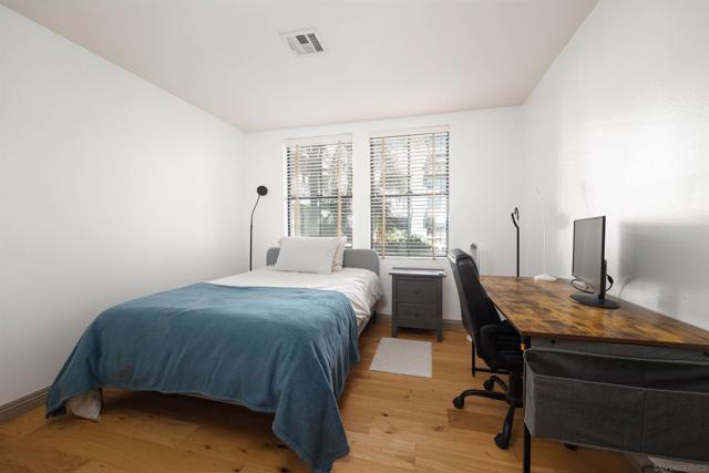 1750 Kettner Blvd, San Diego CA: https://media.crmls.org/mediaz/27050744-3b7b-4714-b61c-664316dd1c1b.jpg