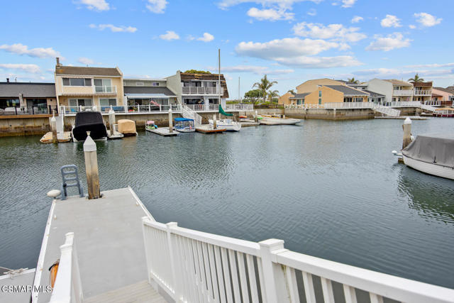 4535 Falkirk Bay, Oxnard CA: https://media.crmls.org/mediaz/27059ad4-1d9c-4ef3-b706-b0b04e80c404.jpg