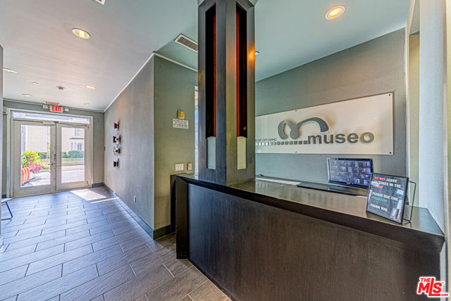 600 S Ridgeley Drive, Los Angeles CA: https://media.crmls.org/mediaz/27059e79-8534-42f8-bedf-72d1d5a610eb.jpg