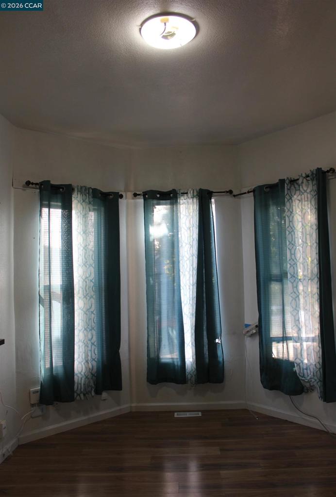 https://media.crmls.org/mediaz/2705a948-3e52-467f-8216-8c09d6ca92c5.jpg?preset=X-Large
