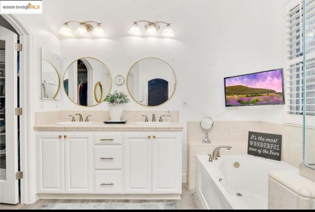 1771 Wilde Dr, Discovery Bay CA: https://media.crmls.org/mediaz/2705b755-0709-49ee-9000-15881781caea.jpg