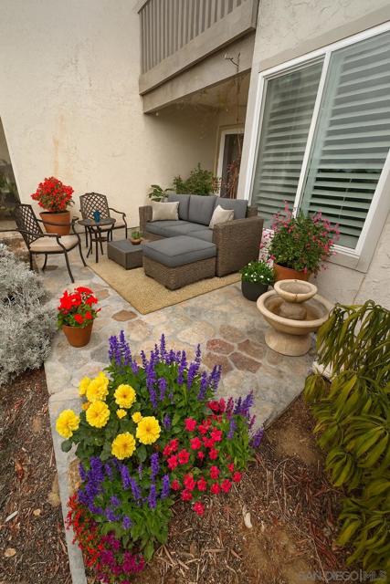 911 Caminito Madrigal, Carlsbad CA: https://media.crmls.org/mediaz/2705b92c-85fd-4427-ae2e-2dff30a6987c.jpg