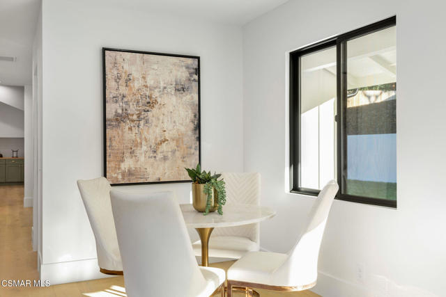 1324 La Granada Drive, Thousand Oaks CA: https://media.crmls.org/mediaz/2705c0d6-3b78-46d0-af7e-e25284499544.jpg