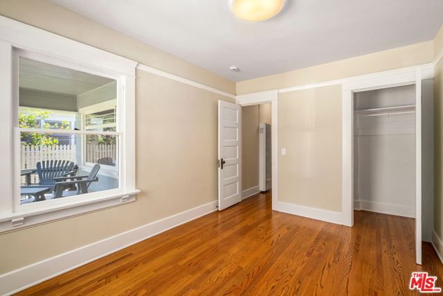 839 Milwood Avenue, Venice CA: https://media.crmls.org/mediaz/2705ffa6-afb0-479e-8dfa-8c082900729c.jpg