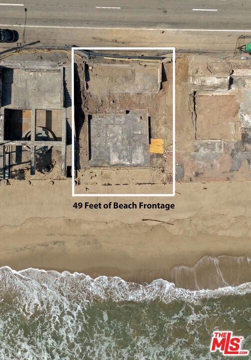 20866 Pacific Coast Highway, Malibu CA: https://media.crmls.org/mediaz/2706cf40-fe6b-4bef-ab51-09efa7a7412c.jpg