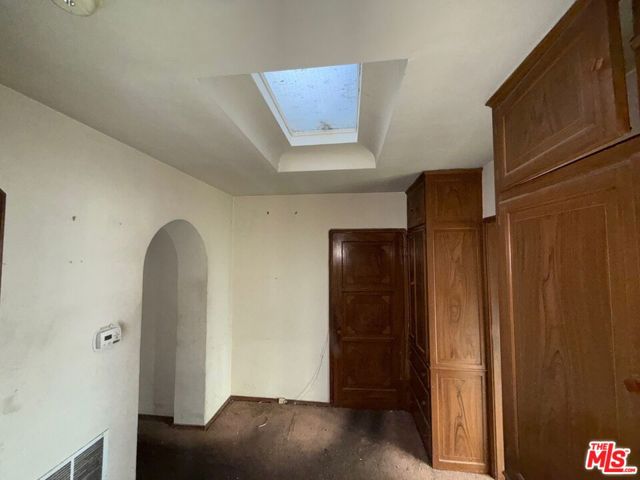 Image 5 of 8 For 3817 Roxton Avenue