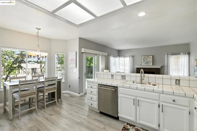2201 Mark Twain Drive, Antioch CA: https://media.crmls.org/mediaz/2707c430-0904-4054-b053-c1ffe6f765c6.jpg