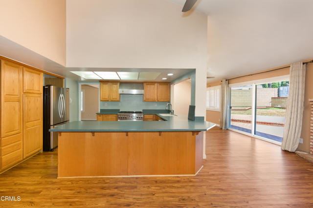 13716 Herrick Avenue, Sylmar CA: https://media.crmls.org/mediaz/2707e29b-7393-4343-84dc-49b4300a1887.jpg