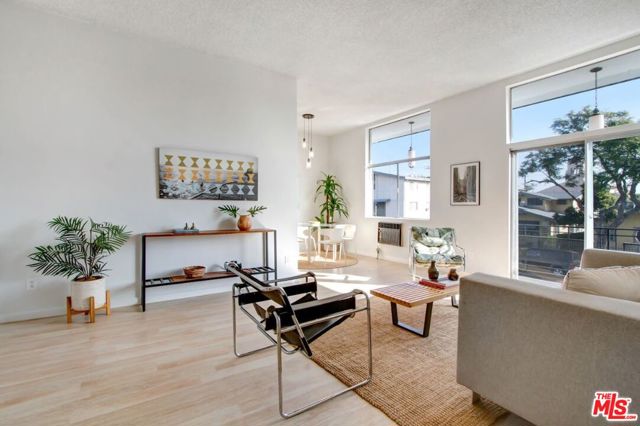 1045 N Ardmore Avenue, Los Angeles CA: https://media.crmls.org/mediaz/270872cd-4d55-4526-b331-986080a92922.jpg
