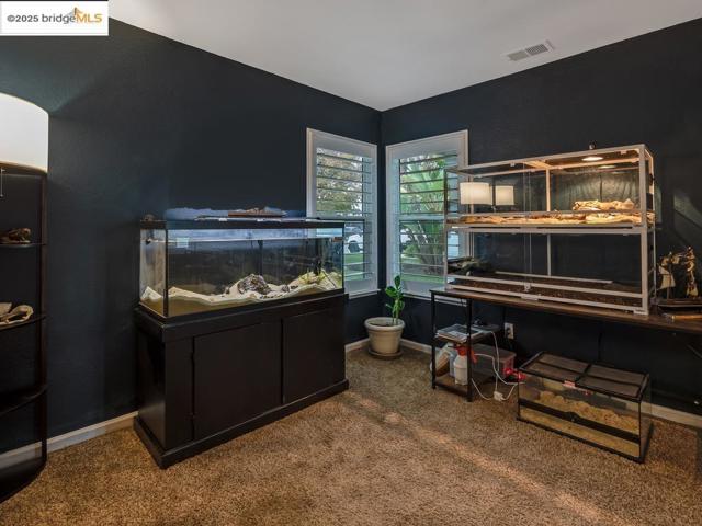 656 Miller Dr, Oakley CA: https://media.crmls.org/mediaz/270897ea-3110-47bb-8749-df54cfeb0678.jpg