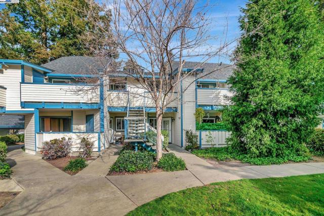 46762 Winema Cmn, Fremont CA: https://media.crmls.org/mediaz/2709cab3-5145-4873-afa9-0e6f5760030a.jpg