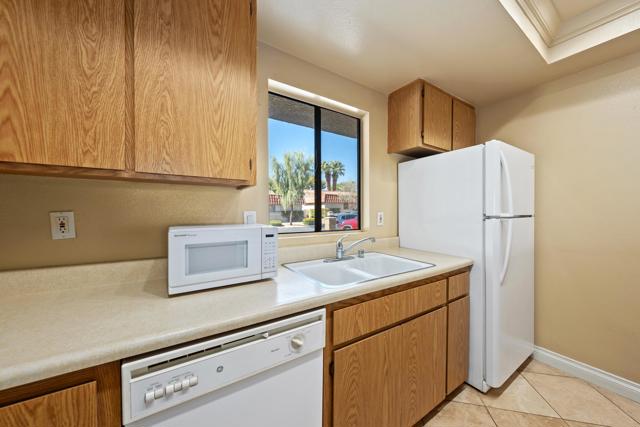 40155 Baltusrol Circle, Palm Desert CA: https://media.crmls.org/mediaz/270a04b4-e214-47fe-bcd3-8588c590e2a6.jpg