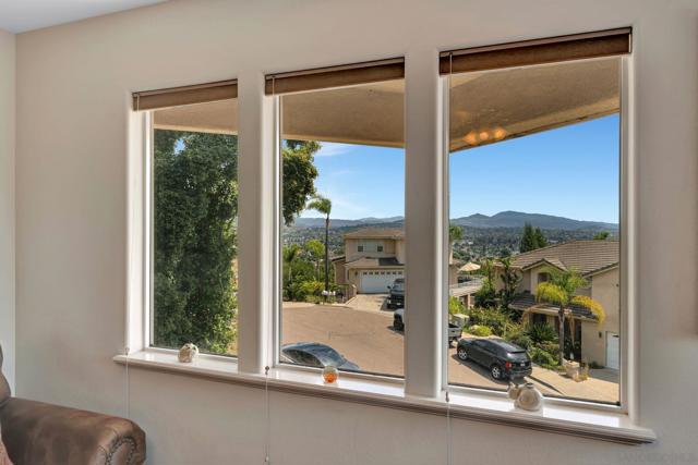 2106 Zachary Gln, Escondido CA: https://media.crmls.org/mediaz/270ab561-575e-4531-b1c3-4e62750da500.jpg