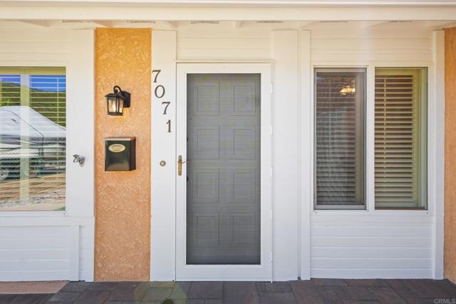 Detail Gallery Image 7 of 38 For 7071 Barker Way, San Diego,  CA 92119 - 4 Beds | 3 Baths