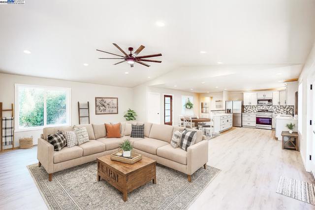 21451 Phoenix Lake Rd, Sonora CA: https://media.crmls.org/mediaz/270b11dc-f7c6-40ca-9506-b7c73ecd9df6.jpg