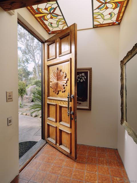 6009 Mimulus, Rancho Santa Fe CA: https://media.crmls.org/mediaz/270b2519-2920-4101-974d-9daed20a4c25.jpg