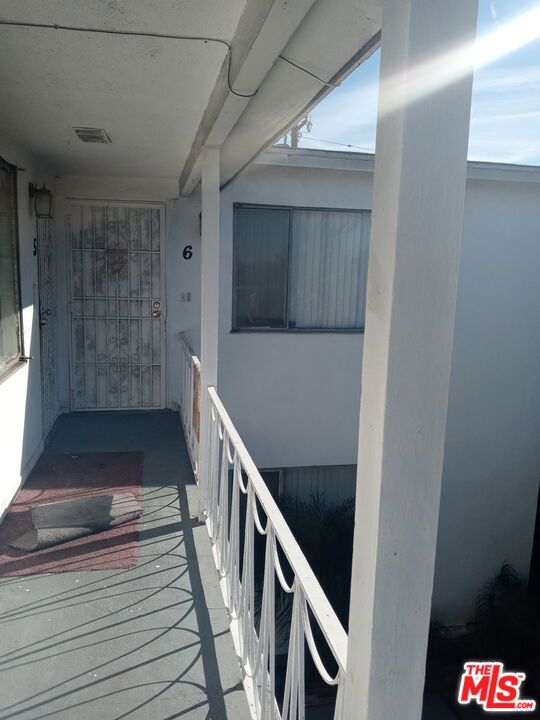 7208 S La Cienega Boulevard, Inglewood CA: https://media.crmls.org/mediaz/270b3b36-0d14-4d78-a6ef-aebf33d8d6b8.jpg
