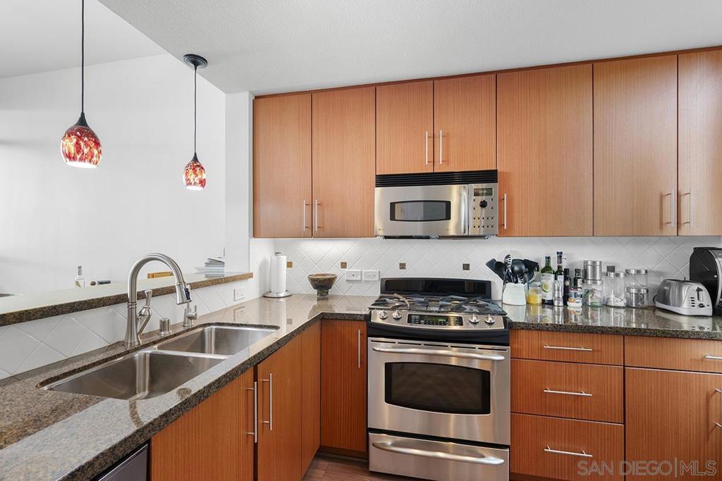 325 7th Ave - photo 4