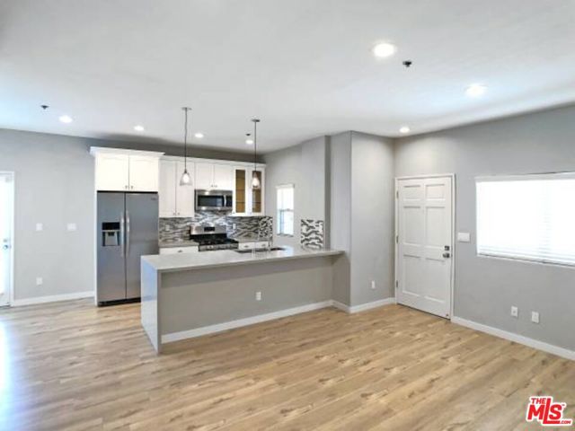 10560 SANTA MONICA, Los Angeles CA: https://media.crmls.org/mediaz/270ba5a7-0c55-47b7-b881-2d8e1efad27f.jpg