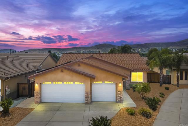 10252 Casa Ct, Santee CA: https://media.crmls.org/mediaz/270bfbda-656a-4bca-8fad-1f6cd636531e.jpg