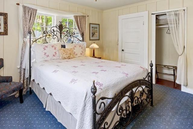 620 El Salto Drive, Capitola CA: https://media.crmls.org/mediaz/270c07d3-d530-403a-8c11-6512f2e0fbda.jpg