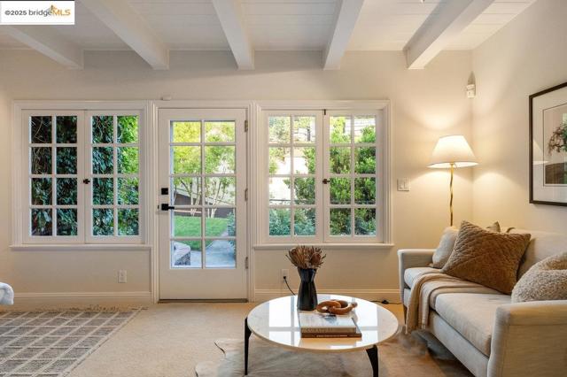 6452 Ascot Dr, Oakland CA: https://media.crmls.org/mediaz/270c5312-7fb9-42fc-957a-c367672bac1e.jpg