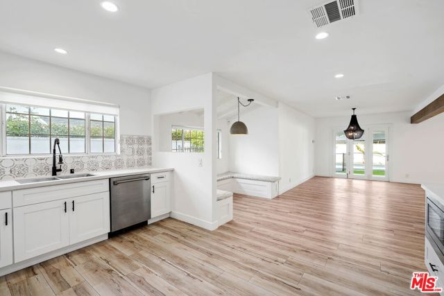 5614 Ponce Avenue, Woodland Hills CA: https://media.crmls.org/mediaz/270cab29-ea82-4ca1-b6e1-3a6cc1ba302a.jpg
